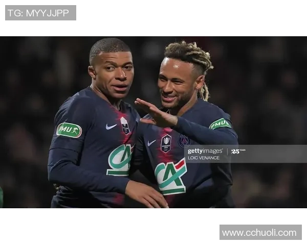 内马尔领衔巴黎圣日耳曼对决伊斯坦布尔球队的精彩较量 内马尔领衔巴黎圣日耳曼对决伊斯坦布尔球队的精彩较量